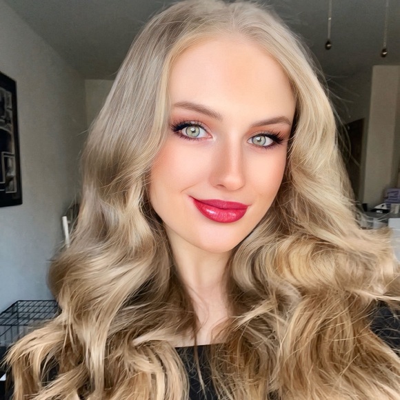 Meet your Posher, Ashley - Picture 1 of 1